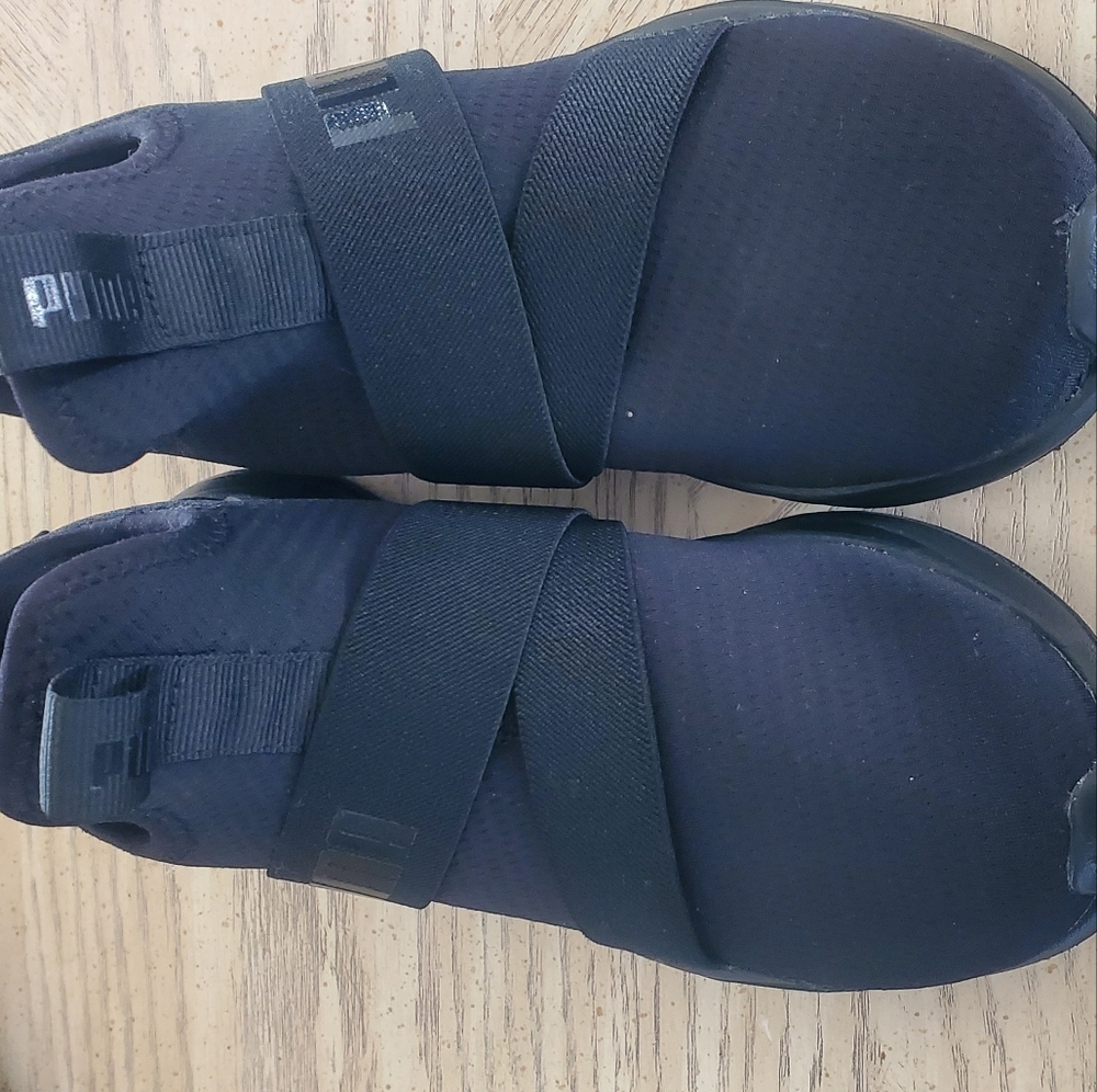 Puma sneakers 5.5 soft foam